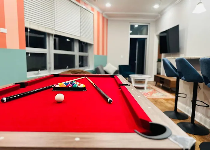 Apartment 1 Garage Parking, Skyline Rooftop, Pingpong, Balcony