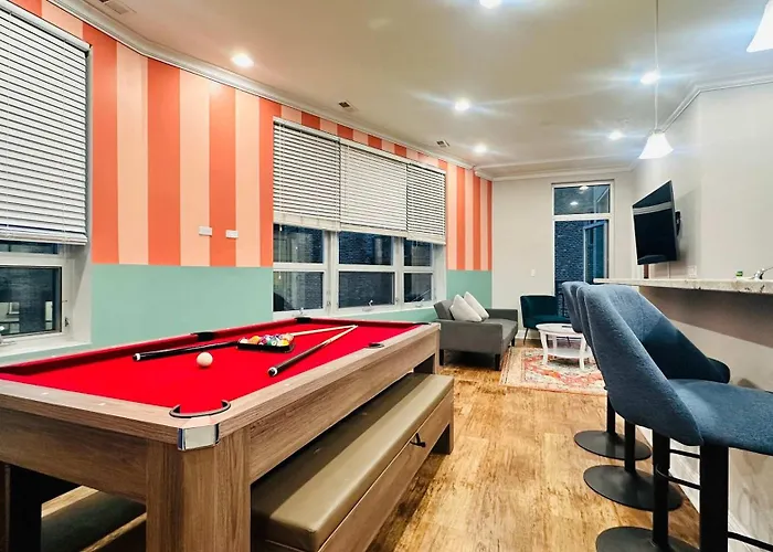 Apartment 1 Garage Parking, Skyline Rooftop, Pingpong, Balcony
