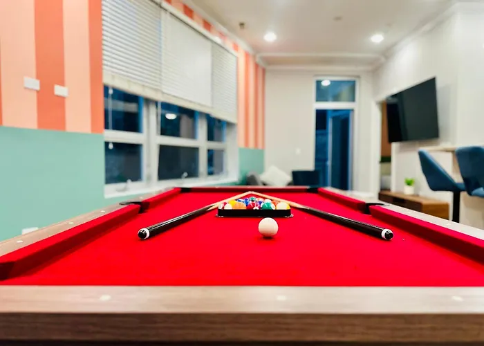 1 Garage Parking, Skyline Rooftop, Pingpong, Balcony Chicago