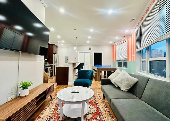 1 Garage Parking, Skyline Rooftop, Pingpong, Balcony Chicago